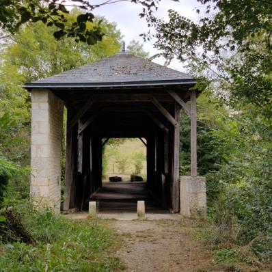 Le pont de bois couvert au Pont-Chrétien-Chabenet