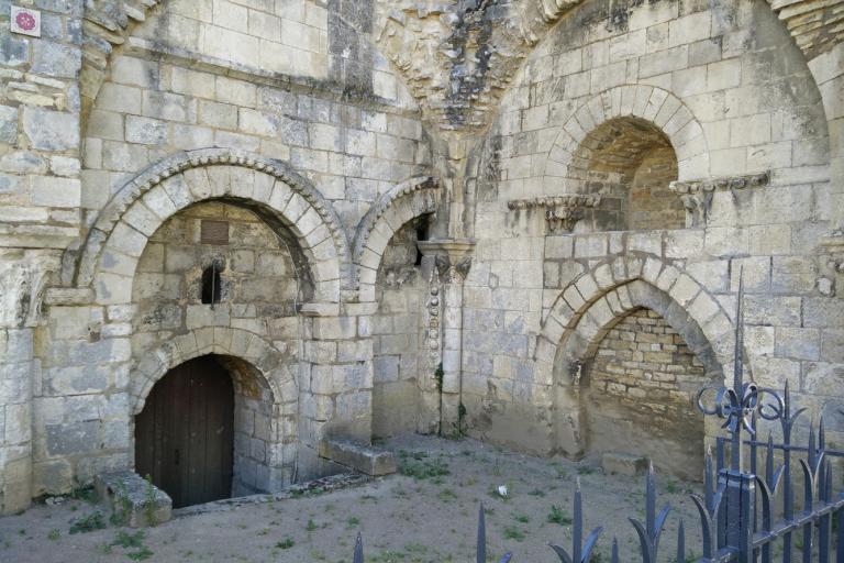 L'Abbaye Notre-Dame de Déols - Agrandir l'image 1 sur 9, fenêtre modale