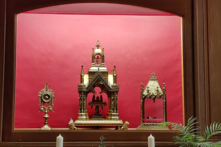 La basilique de Neuvy-Saint-Sépulchre - Agrandir l'image 6 sur 6, fenêtre modale