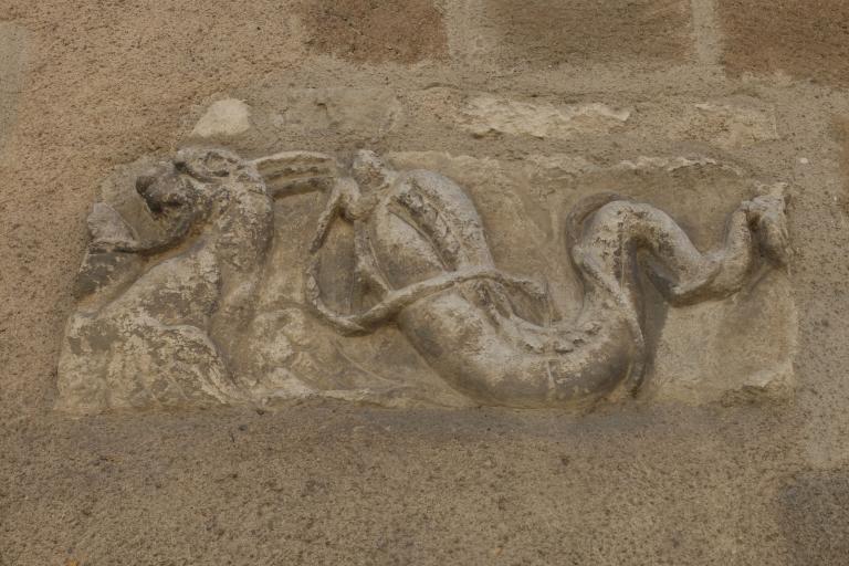 La basilique de Neuvy-Saint-Sépulchre - Agrandir l'image 3 sur 6, fenêtre modale