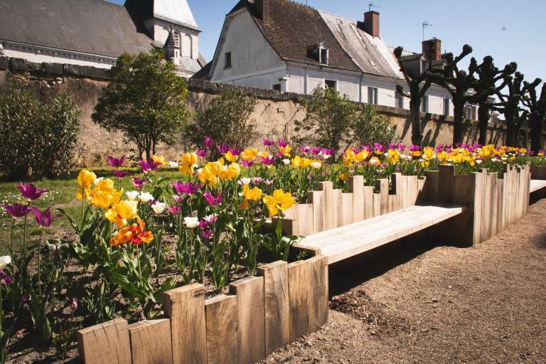 Le château d'Azay-le-Ferron - Agrandir l'image 2 sur 6, fenêtre modale