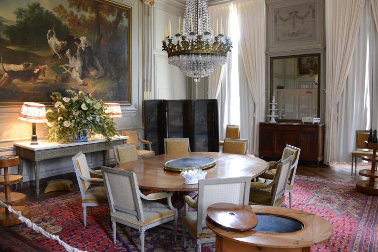 Le château de Bouges-le-Château - Agrandir l'image 3 sur 9, fenêtre modale