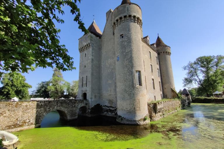 Le château de Chazelet - Agrandir l'image 3 sur 6, fenêtre modale