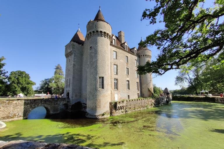 Le château de Chazelet - Agrandir l'image 2 sur 6, fenêtre modale