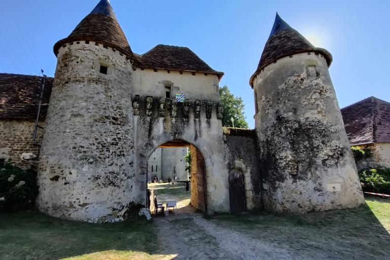 Le château de Chazelet - Agrandir l'image 1 sur 6, fenêtre modale