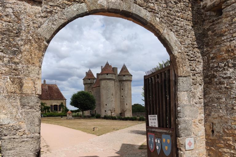 Le château de Sarzay - Agrandir l'image 1 sur 9, fenêtre modale