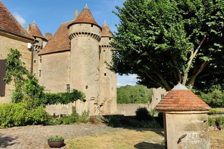 Le château de Sarzay - Agrandir l'image 2 sur 9, fenêtre modale