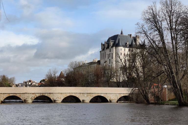 Le château Raoul à Châteauroux - Agrandir l'image 2 sur 6, fenêtre modale