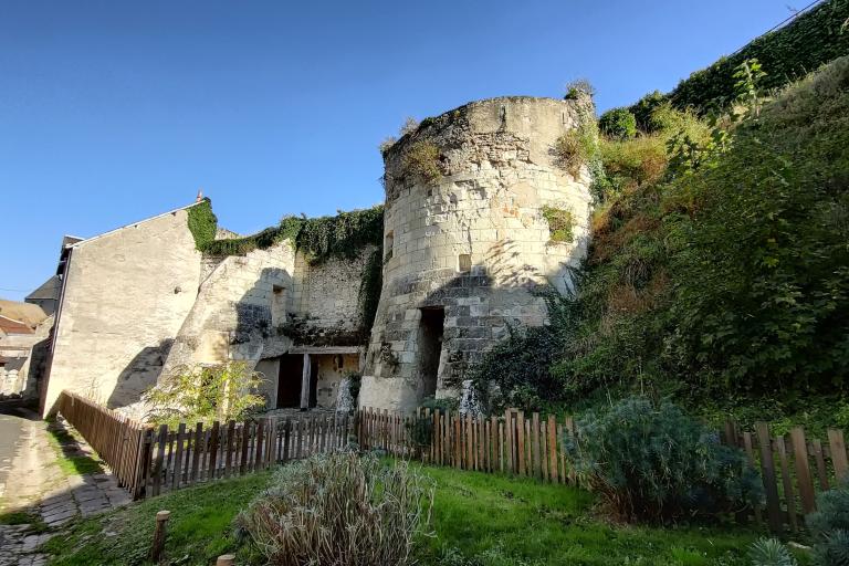 La tour de César à Châtillon-sur-Indre - Agrandir l'image 3 sur 6, fenêtre modale