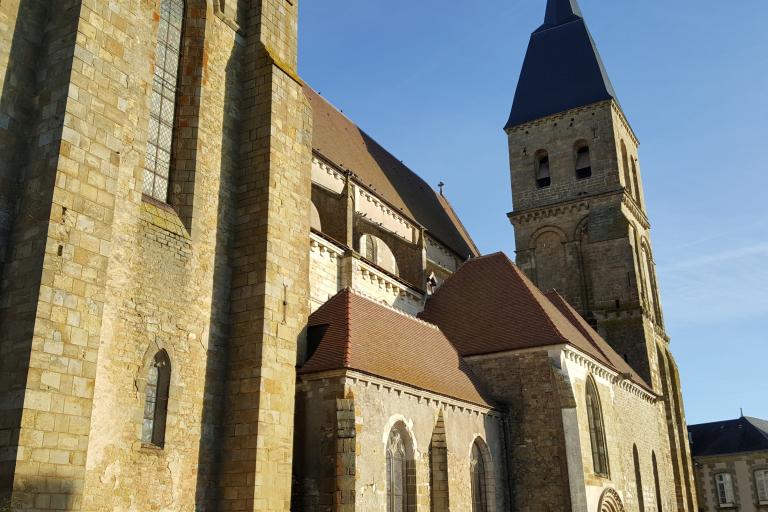 La collégiale Saint-Sylvain de Levroux - Agrandir l'image 1 sur 6, fenêtre modale
