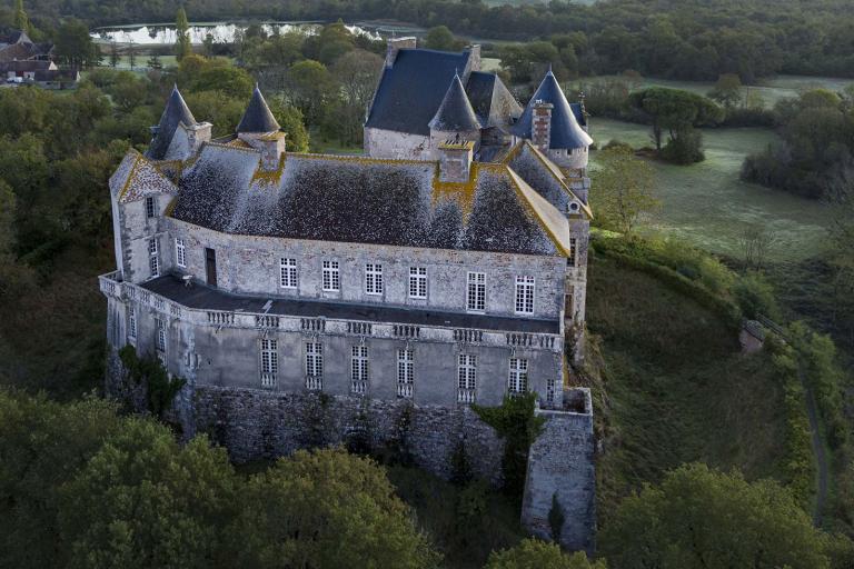Le château du Bouchet à Rosnay - Agrandir l'image 3 sur 3, fenêtre modale