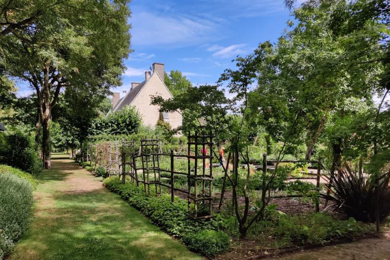 Le domaine de Poulaines - Agrandir l'image 3 sur 9, fenêtre modale