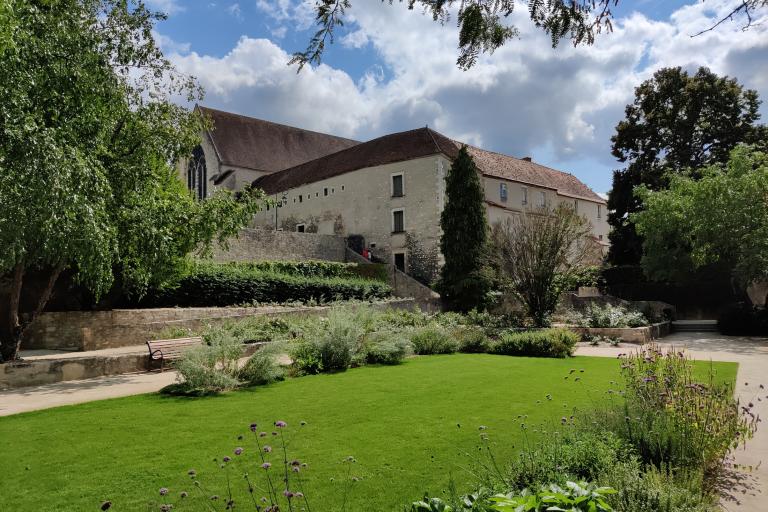 Le Couvent des cordeliers à Châteauroux - Agrandir l'image 1 sur 6, fenêtre modale