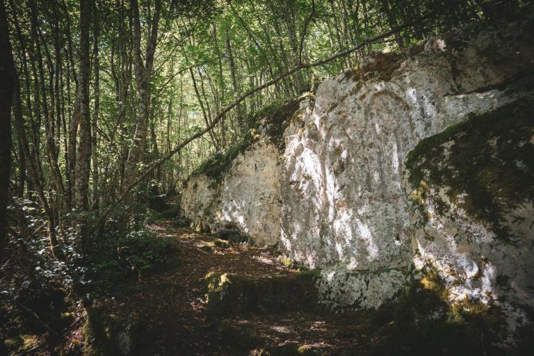 La stèle du Saint-Fleuret à Sauzelles - Agrandir l'image 4 sur 6, fenêtre modale