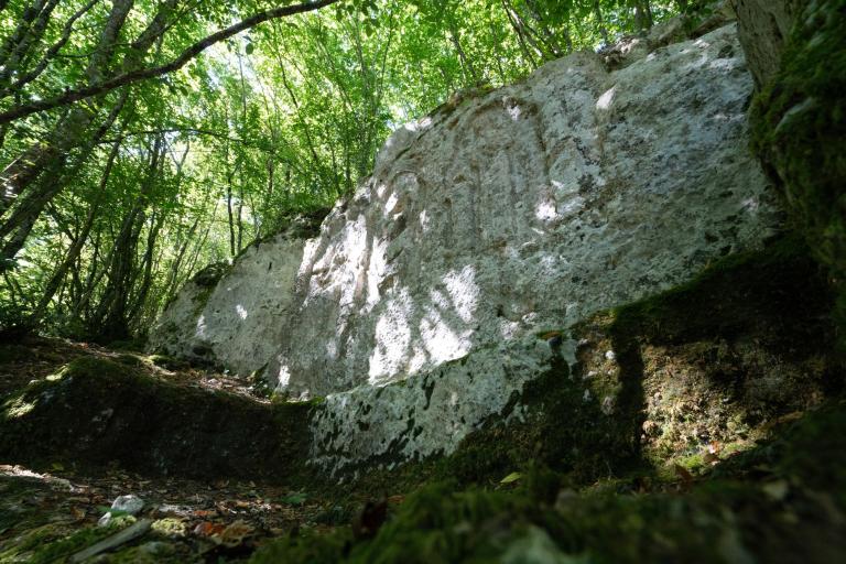 La stèle du Saint-Fleuret à Sauzelles - Agrandir l'image 2 sur 6, fenêtre modale