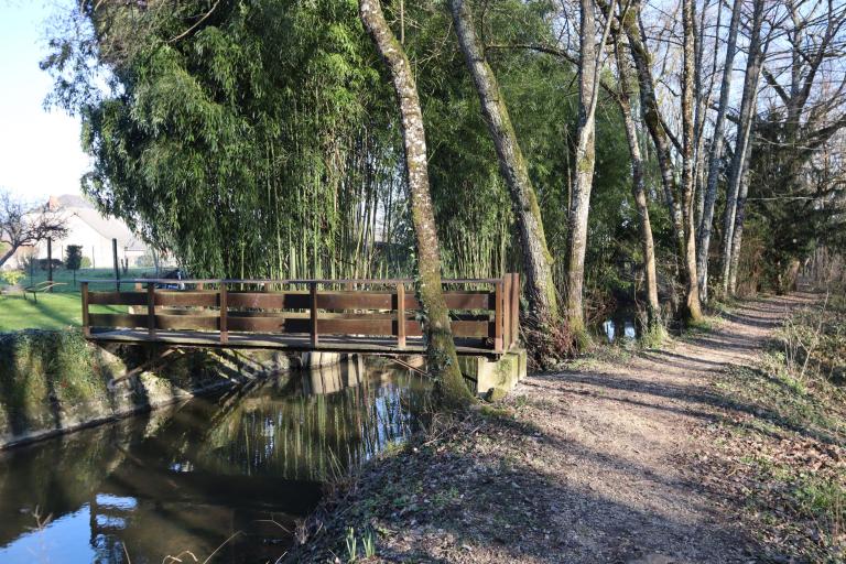 Les prés du canal à Mézières-en-Brenne - Agrandir l'image 8 sur 9, fenêtre modale