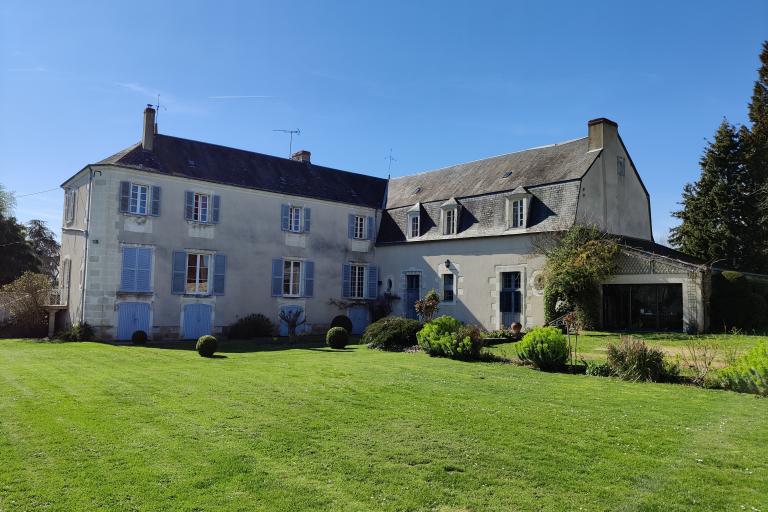 Le manoir des fauves à Saint-Lactencin - Agrandir l'image 1 sur 9, fenêtre modale