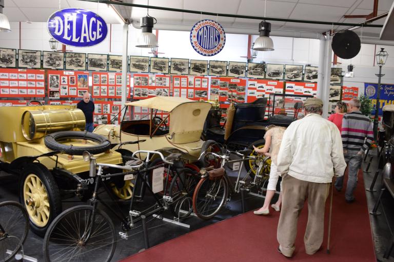 Le musée de l'automobile à Valençay - Agrandir l'image 2 sur 3, fenêtre modale