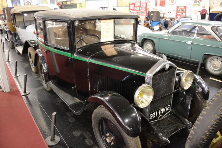 Le musée de l'automobile à Valençay - Agrandir l'image 1 sur 3, fenêtre modale