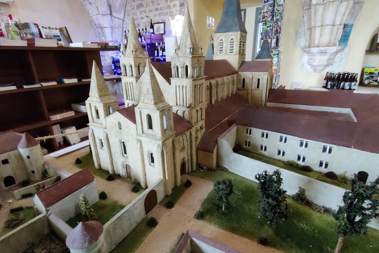 Le musée lapidaire de l’abbaye de Déols - Agrandir l'image 1 sur 6, fenêtre modale