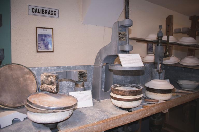 Le musée de la porcelaine à Saint-Genou - Agrandir l'image 2 sur 9, fenêtre modale