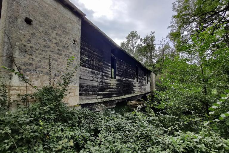 Le pont de bois couvert au Pont-Chrétien-Chabenet - Agrandir l'image 3 sur 3, fenêtre modale