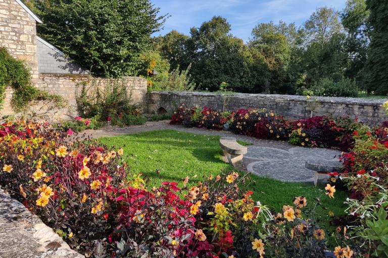 L'Abbaye Notre-Dame de Déols - Agrandir l'image 5 sur 9, fenêtre modale