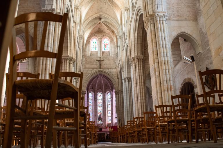 La collégiale Saint-Sylvain de Levroux - Agrandir l'image 3 sur 6, fenêtre modale